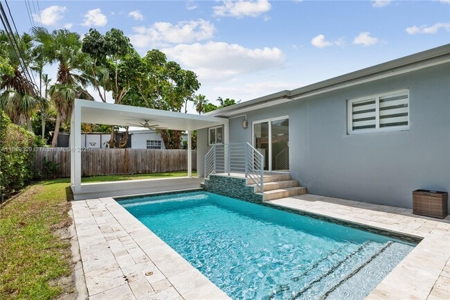 4655 SW 14th St in Miami, FL - Building Photo - Building Photo