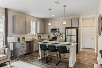 Varick on 7th in Charlotte, NC - Building Photo - Building Photo