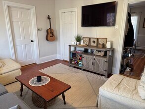 104 Pleasant St, Unit #2 in Cambridge, MA - Foto de edificio - Building Photo