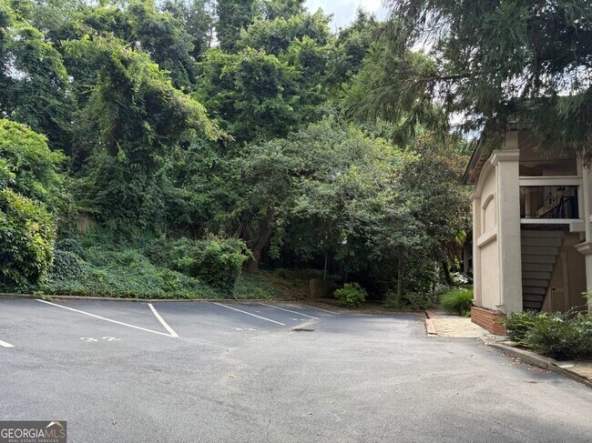 655 E Campus Rd in Athens, GA - Foto de edificio - Building Photo