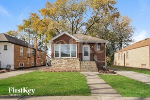 8912 S Sacramento Ave in Evergreen Park, IL - Building Photo