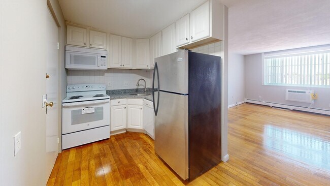 21 Staples Ave in Everett, MA - Building Photo - Building Photo