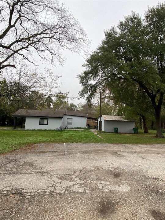 9402 Lomax St in Houston, TX - Building Photo