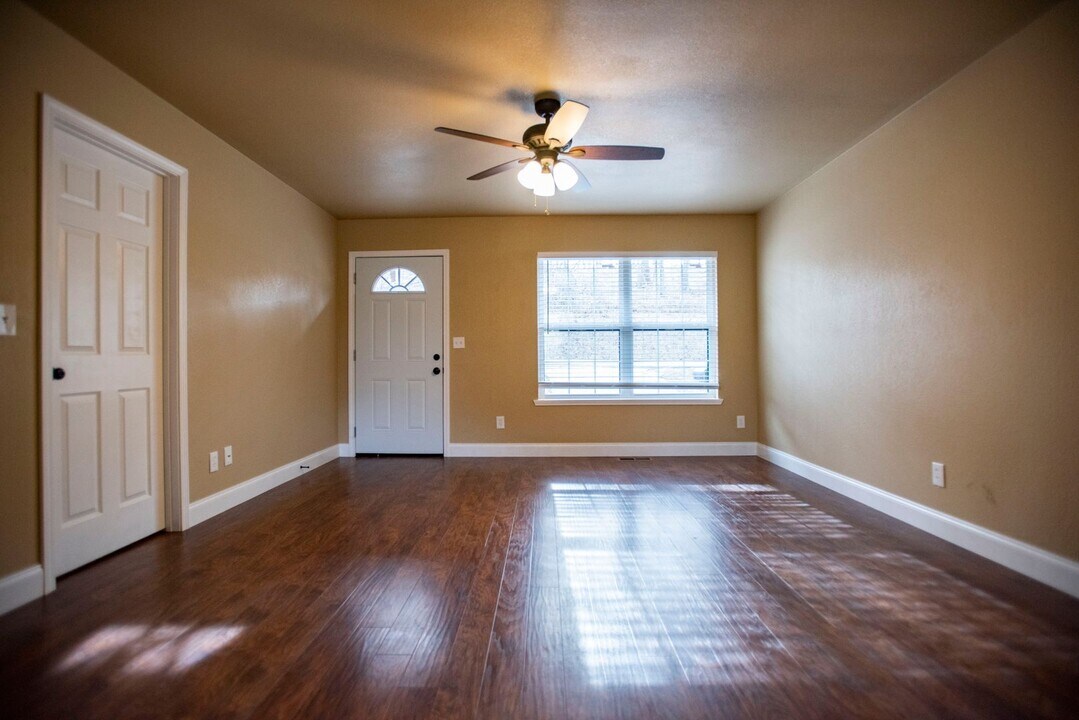 324 N Double Springs Rd-Unit -328 in Farmington, AR - Building Photo