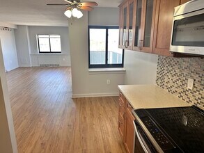 300 Lynn Shore Dr in Lynn, MA - Foto de edificio - Building Photo