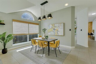 10916 Sierra Oaks in Austin, TX - Building Photo - Building Photo