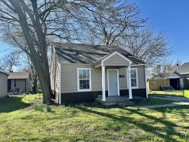 property at 1127 E Beverly St