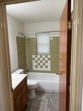 3000 Fordhaven Rd, Unit #3 in Louisville, KY - Foto de edificio - Building Photo