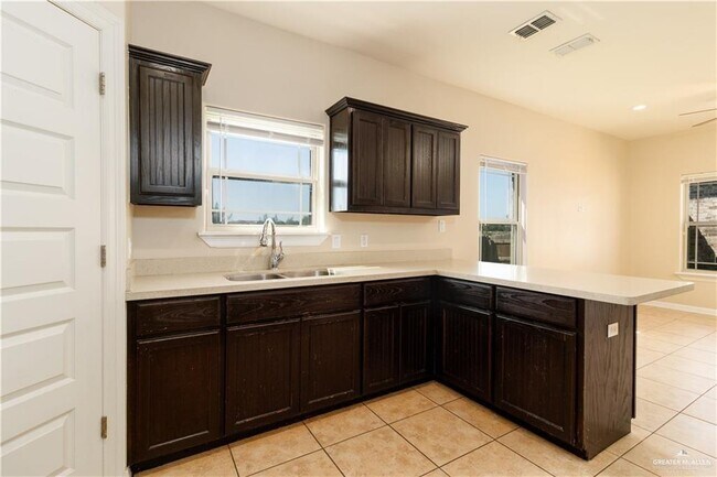 11 W Garfield Ave in Alton, TX - Building Photo - Building Photo