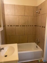 613.5 S Laurel Ave in Luling, TX - Building Photo - Building Photo