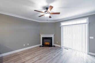 Fieldstone Ridge in Tolland, CT - Building Photo - Interior Photo