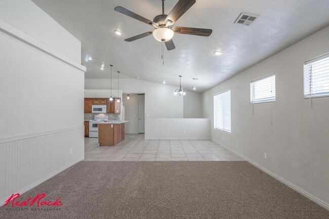 2056 E Middleton Dr in Saint George, UT - Building Photo - Building Photo