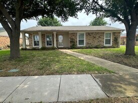 2112 E Peters Colony Rd in Carrollton, TX - Building Photo
