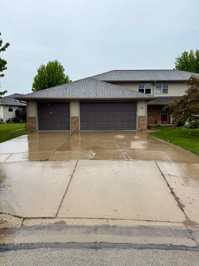 property at 707 Edge Point Ct