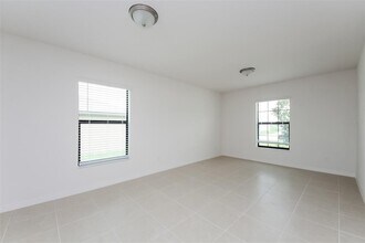 1455 Swan Lake Cir in Dundee, FL - Building Photo - Building Photo