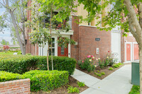 Village Walk in Claremont, CA - Foto de edificio - Building Photo