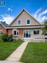 18 Lindsay St in Kawartha Lakes, ON - Building Photo