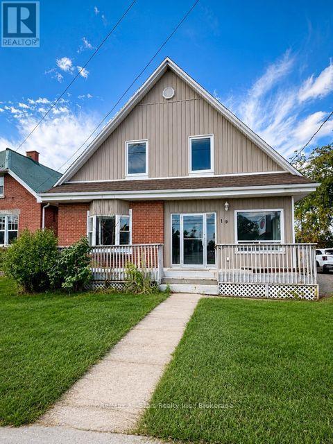 property at 18 Lindsay St