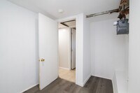 424 Tyson Ave, Unit Basement Unit photo'