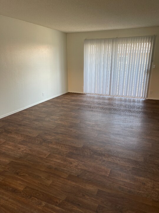 2221 E Lenita Ln in Santa Ana, CA - Building Photo