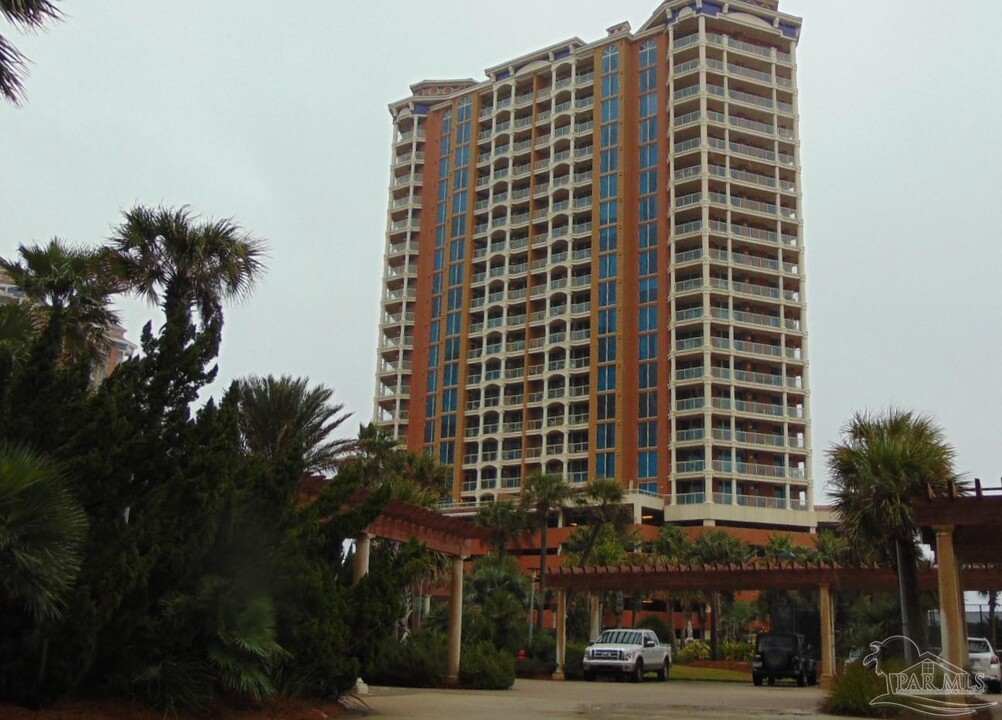 2 Portofino Dr in Pensacola Beach, FL - Foto de edificio