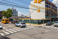 3742 30th St in Long Island City, NY - Foto de edificio - Building Photo