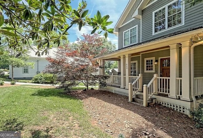 643 Washington St in Clarkesville, GA - Foto de edificio - Building Photo