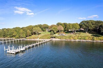 1191 N MAIN Rd in Jamestown, RI - Building Photo - Building Photo