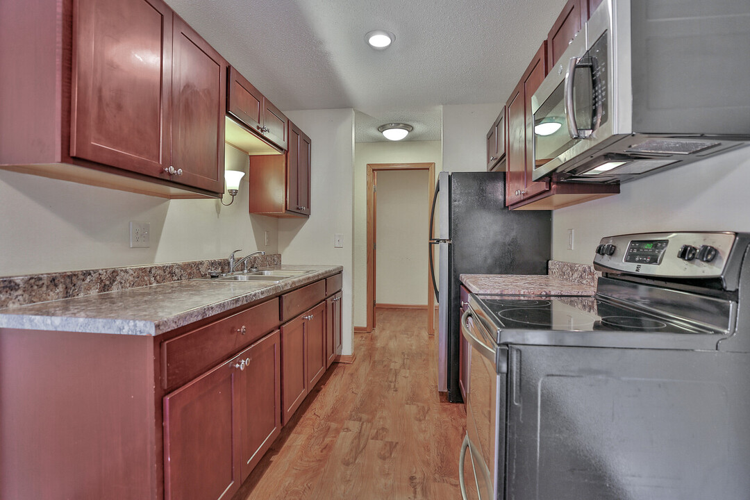Oakridge Apartments in Wyoming, MN - Building Photo