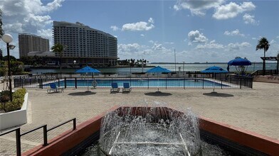 999 Brickell Bay Dr, Unit 306 in Miami, FL - Building Photo - Building Photo