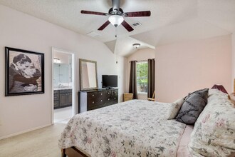 912 Palomino Dr in Euless, TX - Foto de edificio - Building Photo
