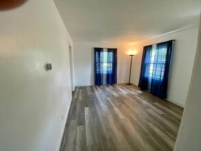 1233 E Cork St, Unit 1233 in Kalamazoo, MI - Building Photo - Building Photo