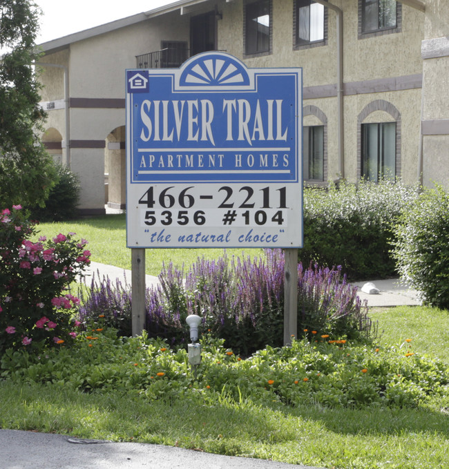 Silver Trail Apartments in Milwaukee, WI - Building Photo - Building Photo