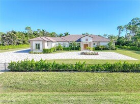 590 Carica Rd in Naples, FL - Building Photo