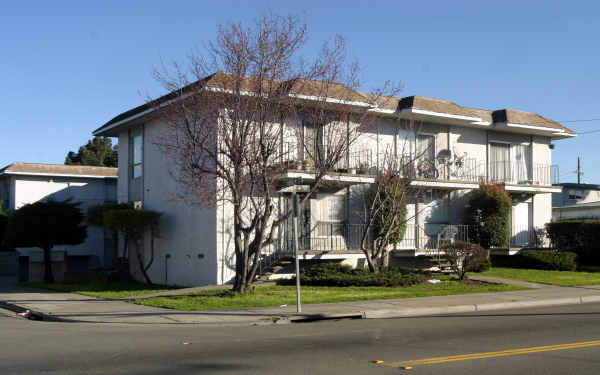 2945 Dohr St in Berkeley, CA - Building Photo - Building Photo