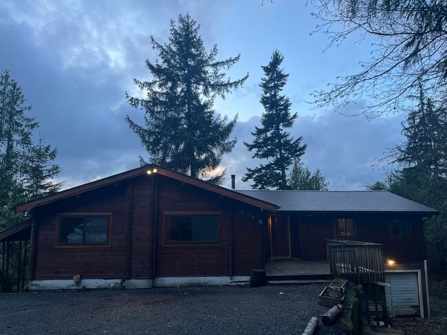 359 Forest Park Drive, Unit B in Ketchikan, AK - Foto de edificio - Building Photo