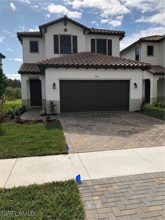 5646 Agostino Way in Ave Maria, FL - Foto de edificio