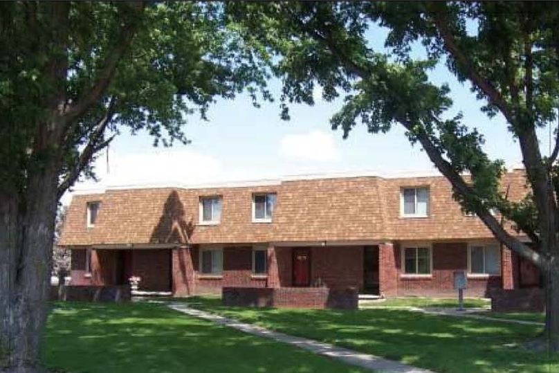 Chateau Imperial Apartments in Hastings, NE - Building Photo