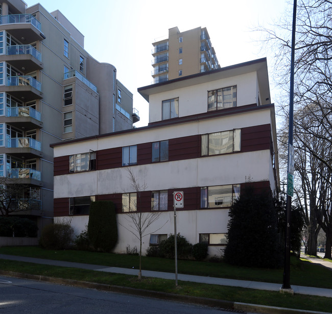 1090 Jervis St in Vancouver, BC - Building Photo - Building Photo