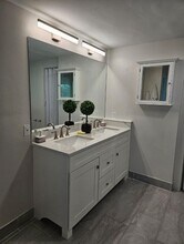 2649 Lake Dr in Riviera Beach, FL - Building Photo - Building Photo