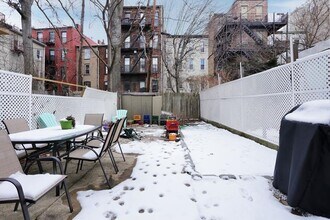 284 7th St in Jersey City, NJ - Foto de edificio - Building Photo