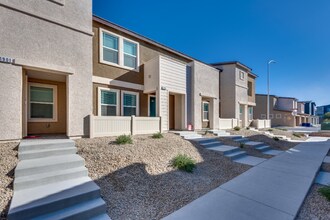 1903 Omaggio Pl in Henderson, NV - Building Photo - Building Photo