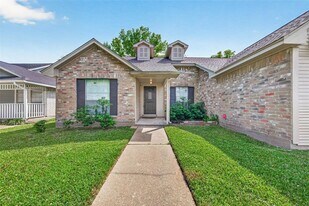 3110 Flintwood Dr in Sugar Land, TX - Building Photo