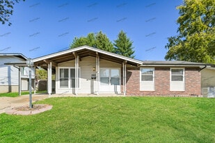 1465 Central Pkwy in Florissant, MO - Building Photo