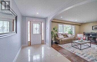 11080 Winston Churchill Blvd in Brampton, ON - Building Photo - Building Photo