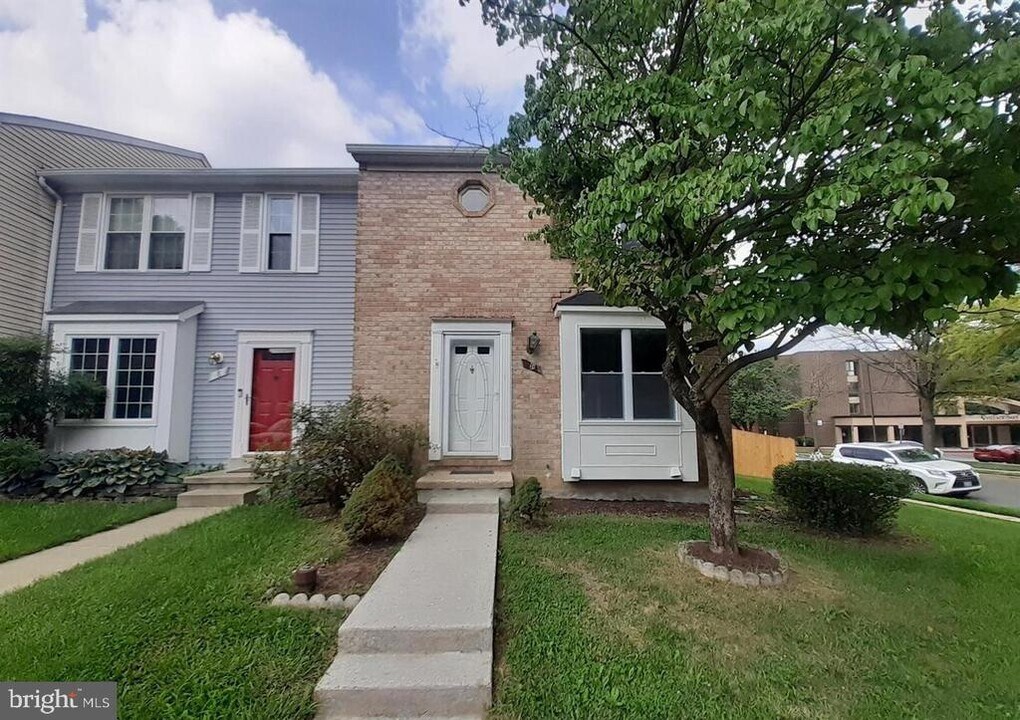 10 Prestwick Square in Catonsville, MD - Building Photo