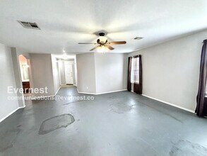13120 Soap Winecup Mallow Tr in Elgin, TX - Foto de edificio - Building Photo
