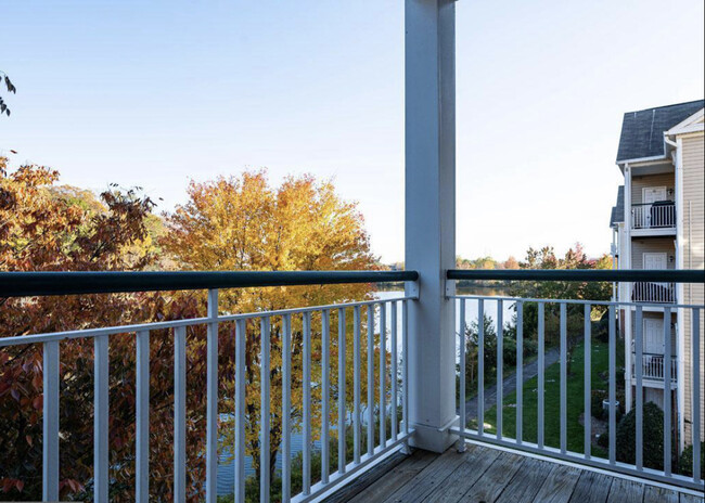 6529 Grange Ln, Unit 303 in Alexandria, VA - Building Photo - Building Photo