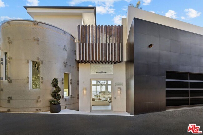9270 Kinglet Dr in Los Angeles, CA - Building Photo - Building Photo