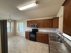 1215 Logan Dr in Leander, TX - Building Photo - Building Photo